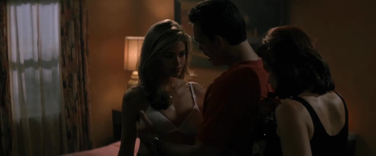 Denise Richards Topless 3 Way And Lezzie Kissing In Naughty Things