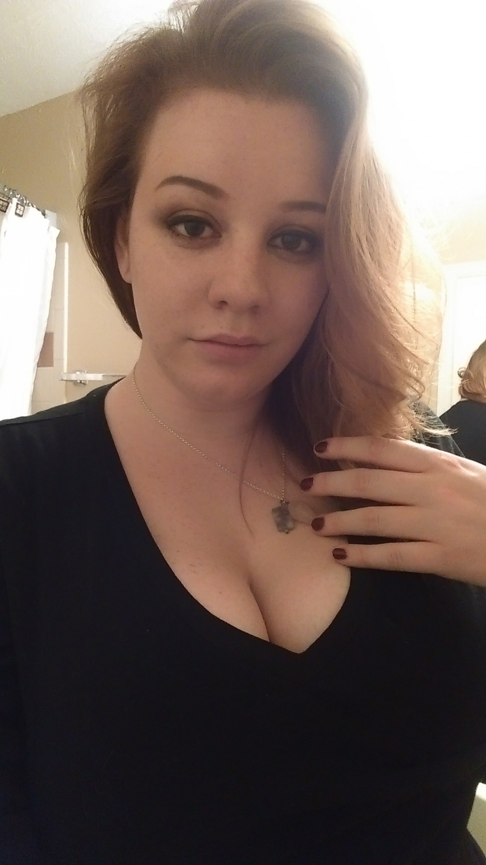 Taste[f]ul cleavage for your Monday morning!