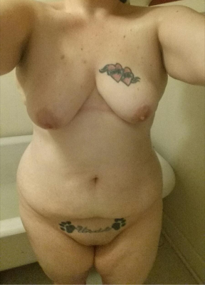 (F)resh out of the bath. Getting ready for the bdsm party tonight