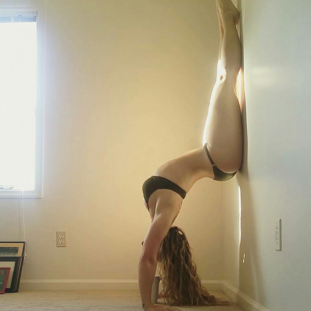 hottest handstand