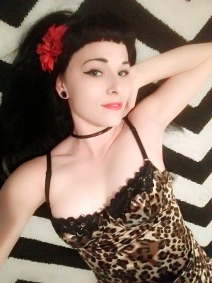 (F) Bettie Bangs