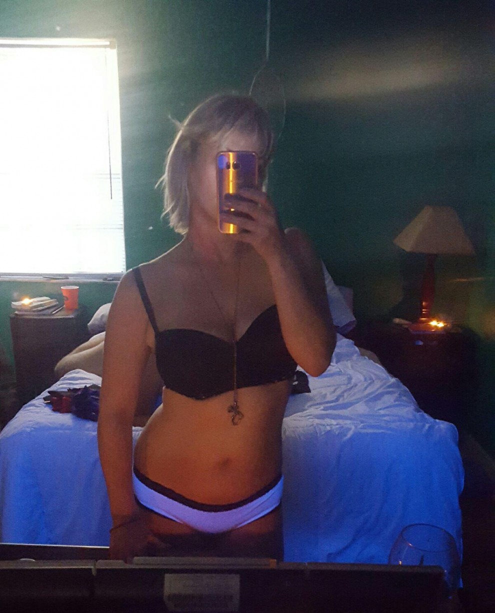 [F]aceless Blonde Beauty