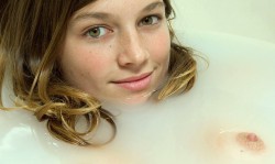 An alien in the bathtub ...