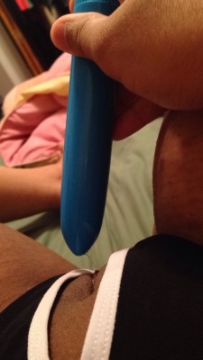 pussy and vibrator (f)