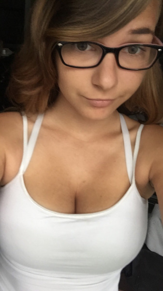 337px x 600px - Lovely female in glasses | Sniz Porn
