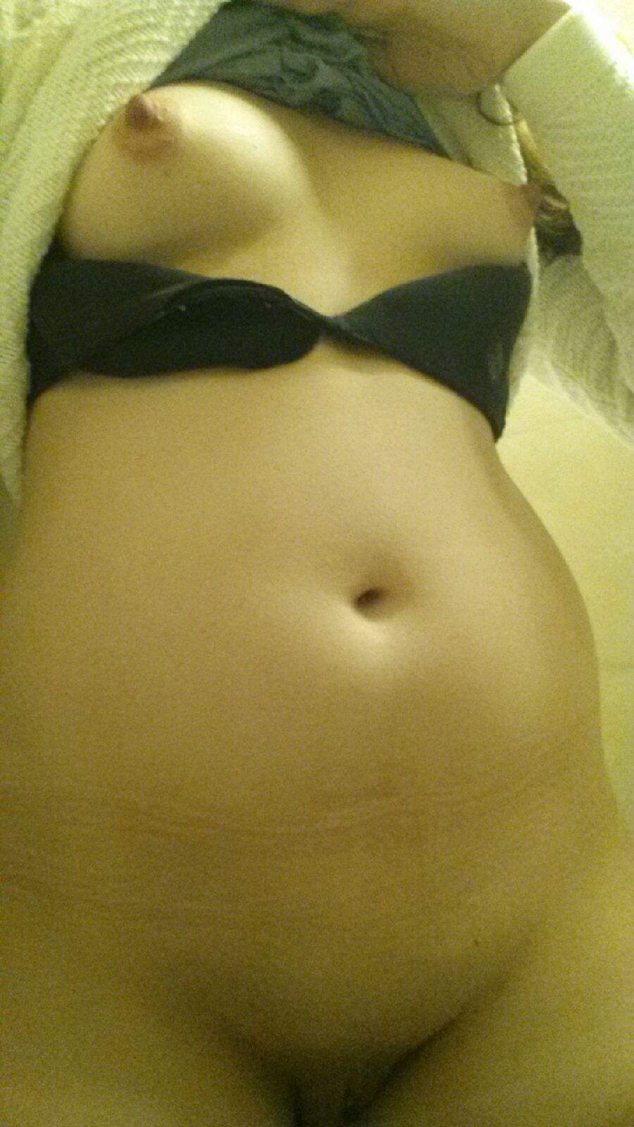 Horny at work...cum on my pic (f)or me?