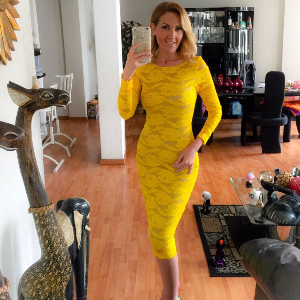 Jessica Díaz de León - Yellow midi lace dress