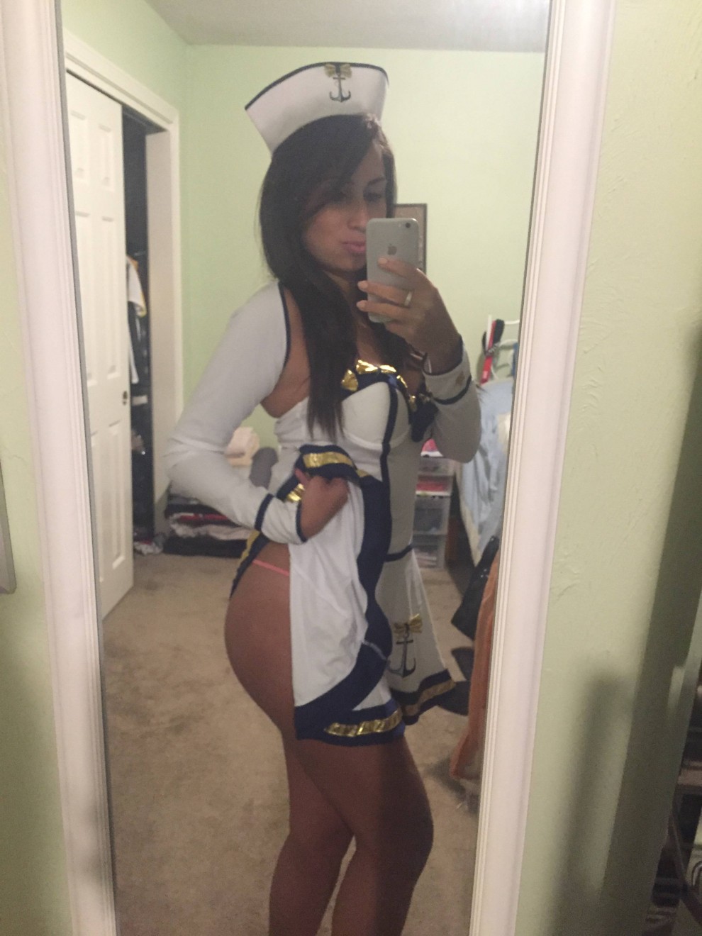 Sexy Sailor Girl (Xpost /r/GirlsWithiPhones)