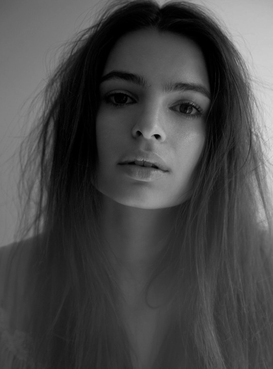 emily ratajkowski is breathtaking