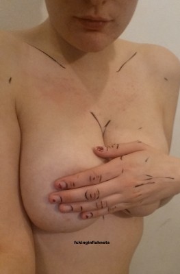 [f] Cel shaded hand bra