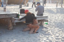 A quickie at the beach [IMG]