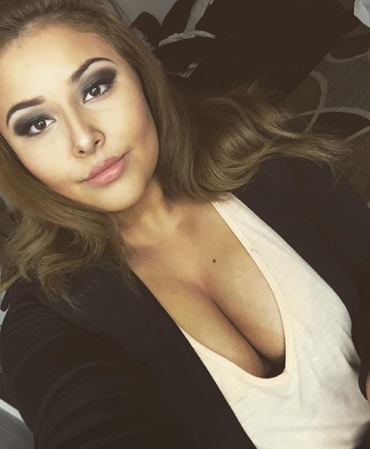 Gorgeous young Latina