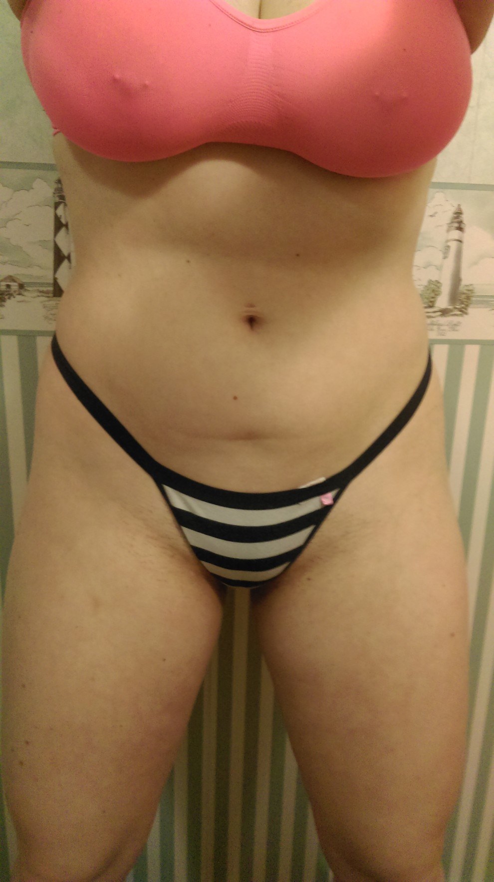 How does Reddit (f)eel about sports bras and thongs?