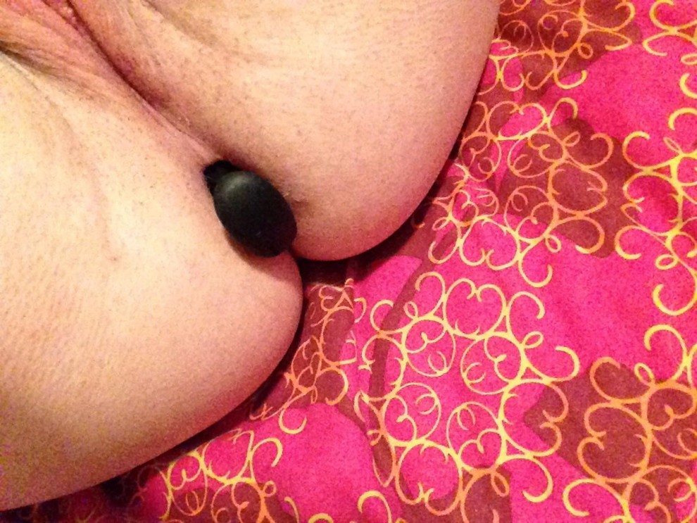 My [f]irst time using a butt plug since the fall! Went in like I'm a pro!!!!
