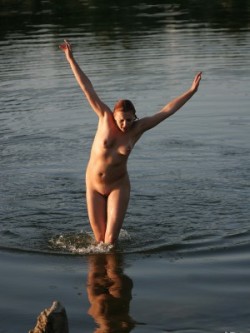 Naked babe drying herself off