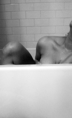 Black & white bathtime (f)