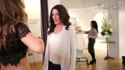 Lisa Edelstein feels Beau Garrett's plot in "Girlfriends' Guide to Divorce"