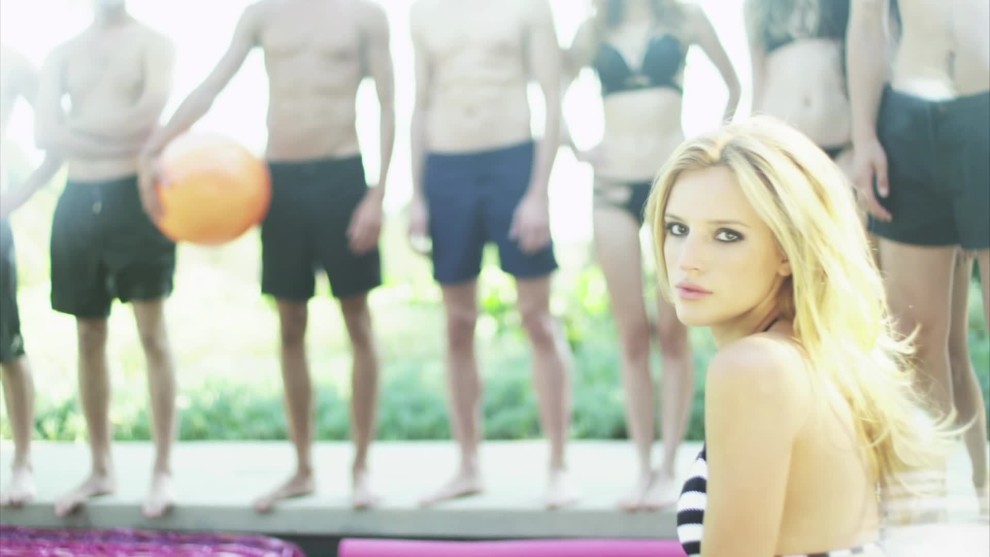 Bella Thorne brings her plot to bikini ads