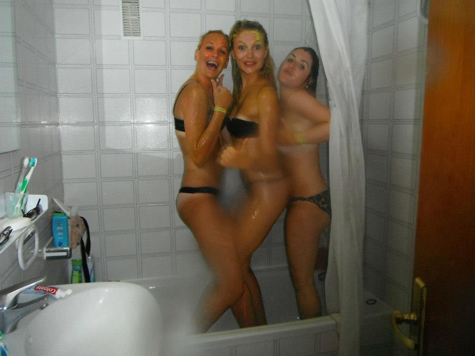 Hot Girls Showering