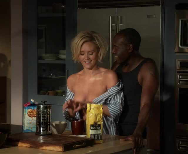 Nicky Whelan in House of Lies