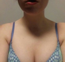 Showing of(f) my pretty bra at work ;)