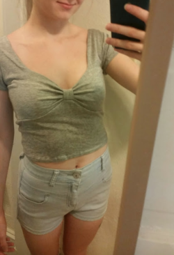 do you like my crop top? (f) :)