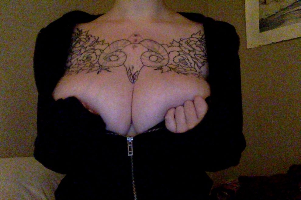 now that i have this tattoo it's not creepy to stare (f)
