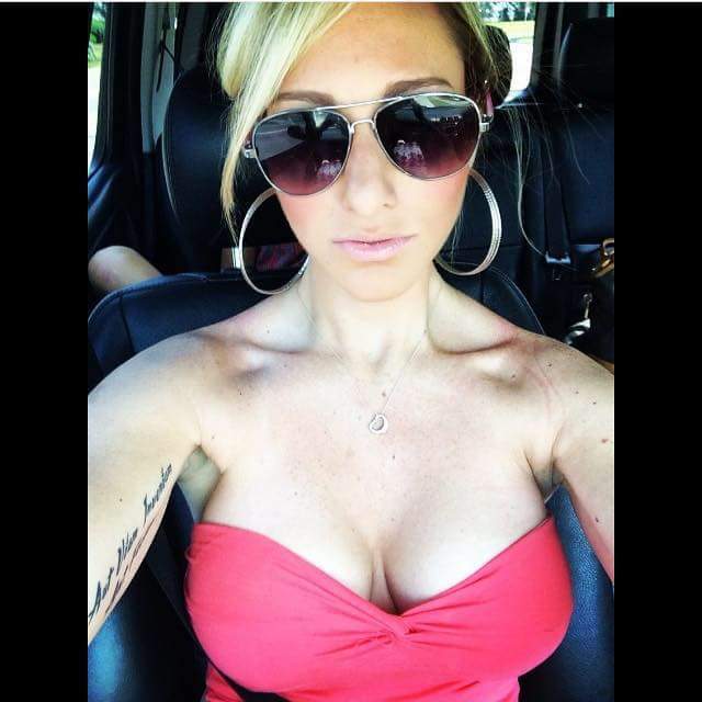 Busty car selfie