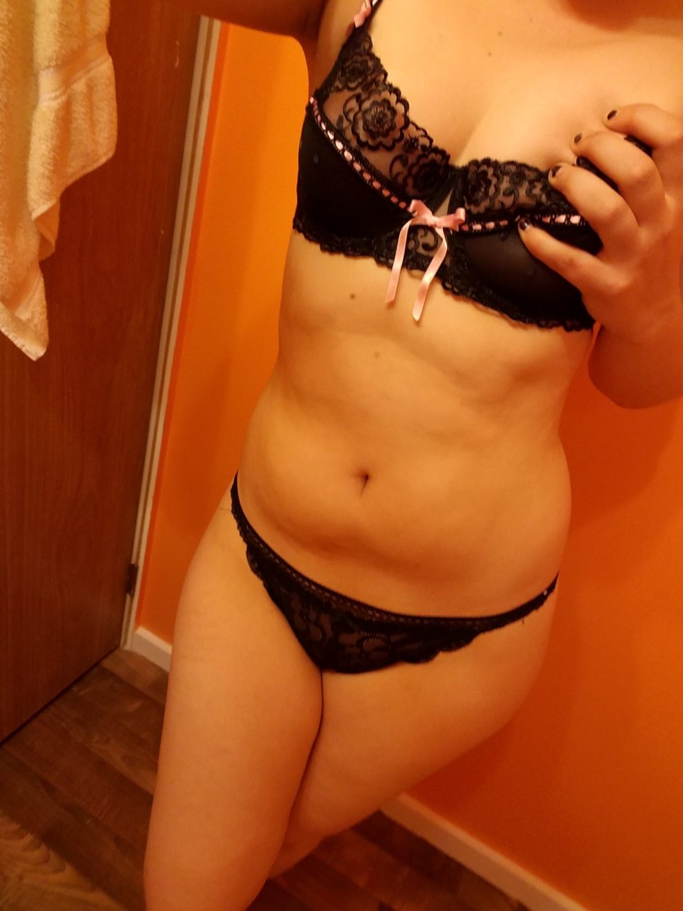 Come and rip this bra of(f) of me and ravage me.