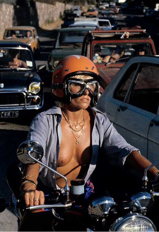 Riding a bike in Saint-Tropez - 1979 (xpost /r/OldSchoolCool)