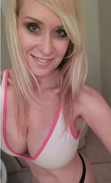 Sexy white MILF