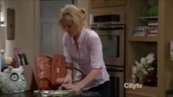 Claire Dunphy (Julie Bowen) is wet and pokey (Modern Family)