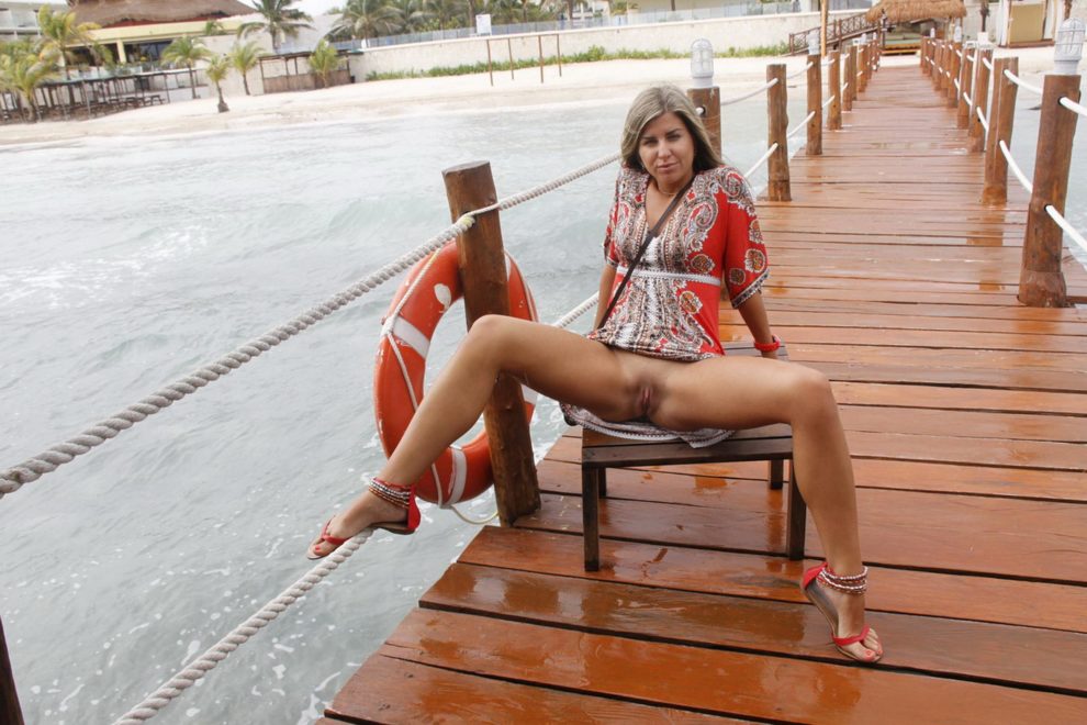 Spreading on the dock (AIC)