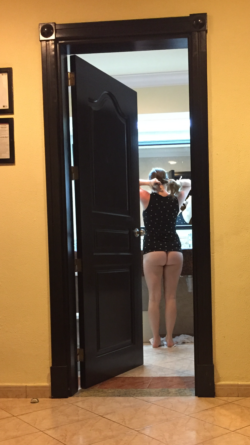 The g(f) getting ready with her ass out:)
