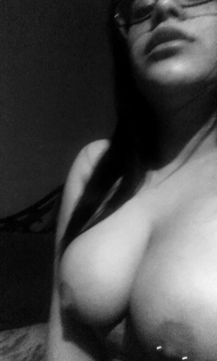 Black and white (f)