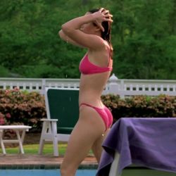 Jessica Biel walking is a good subplot in Summer Catch