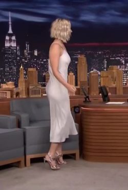 Tonight show plot with Jennifer Lawrence "dancing"