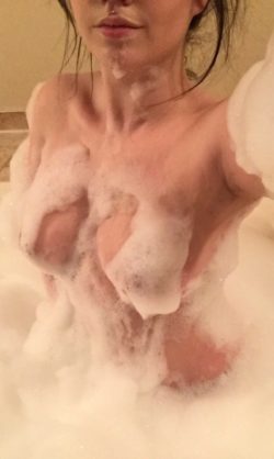 Bubble bath [f]un