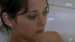 Marion Cotillard in 'Une femme piégée' (2001)