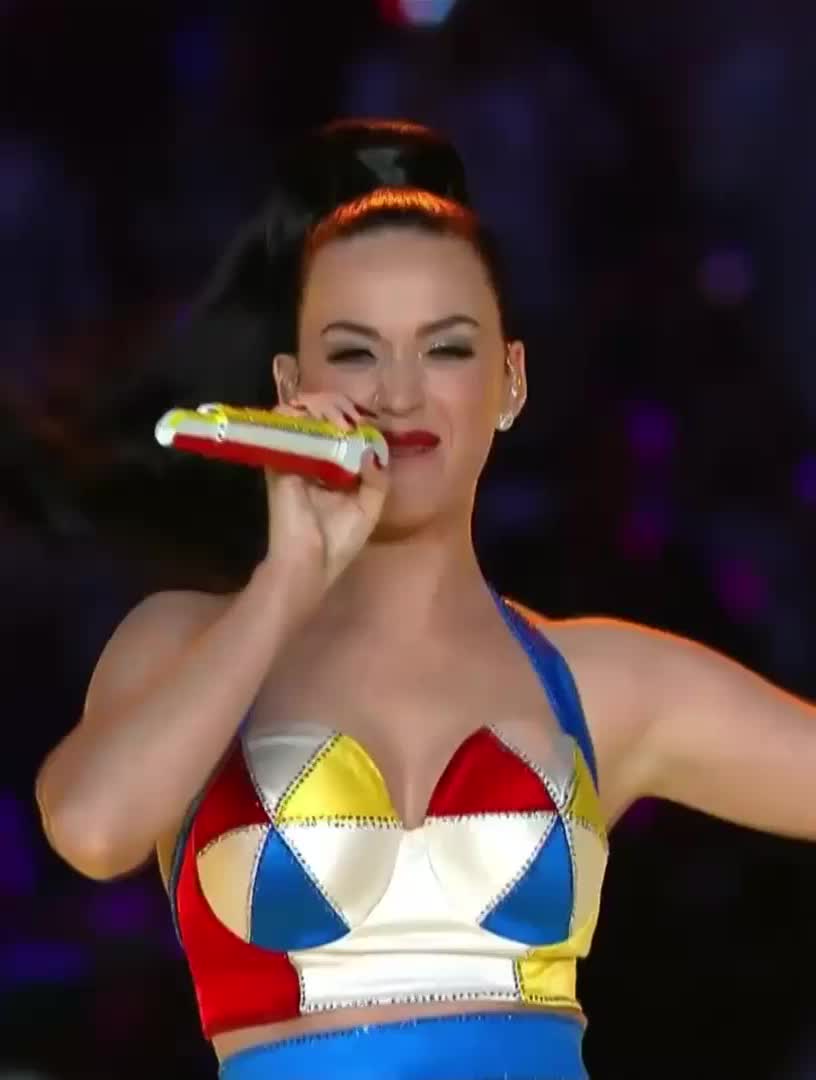 Katy Perry's bouncing tits at the Super Bowl XLIX halftime show