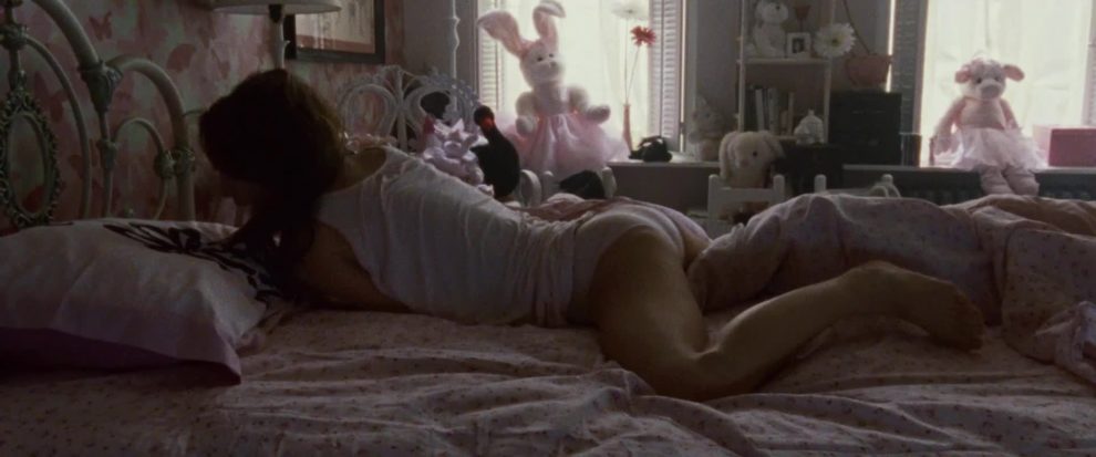 Natalie Portman humping a pillow - Black Swan