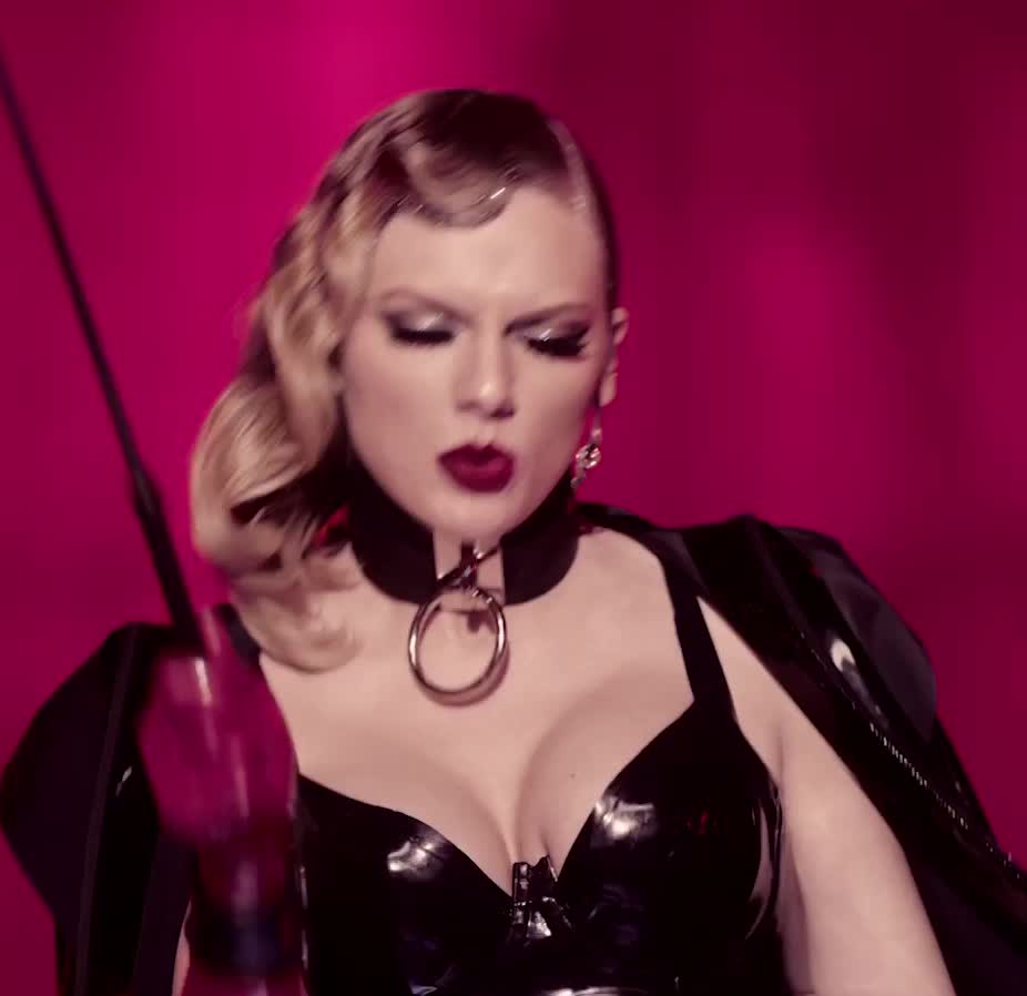 Taylor Swift - Boobs in 'Look what you made me do' Music Video