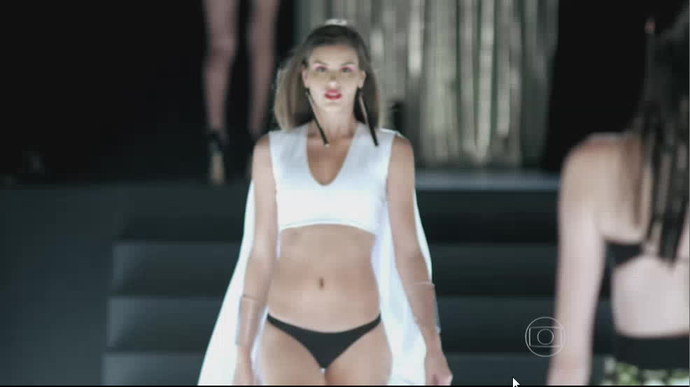 Hot Ramp walk By Camila Queiroz In Verdades Secredas