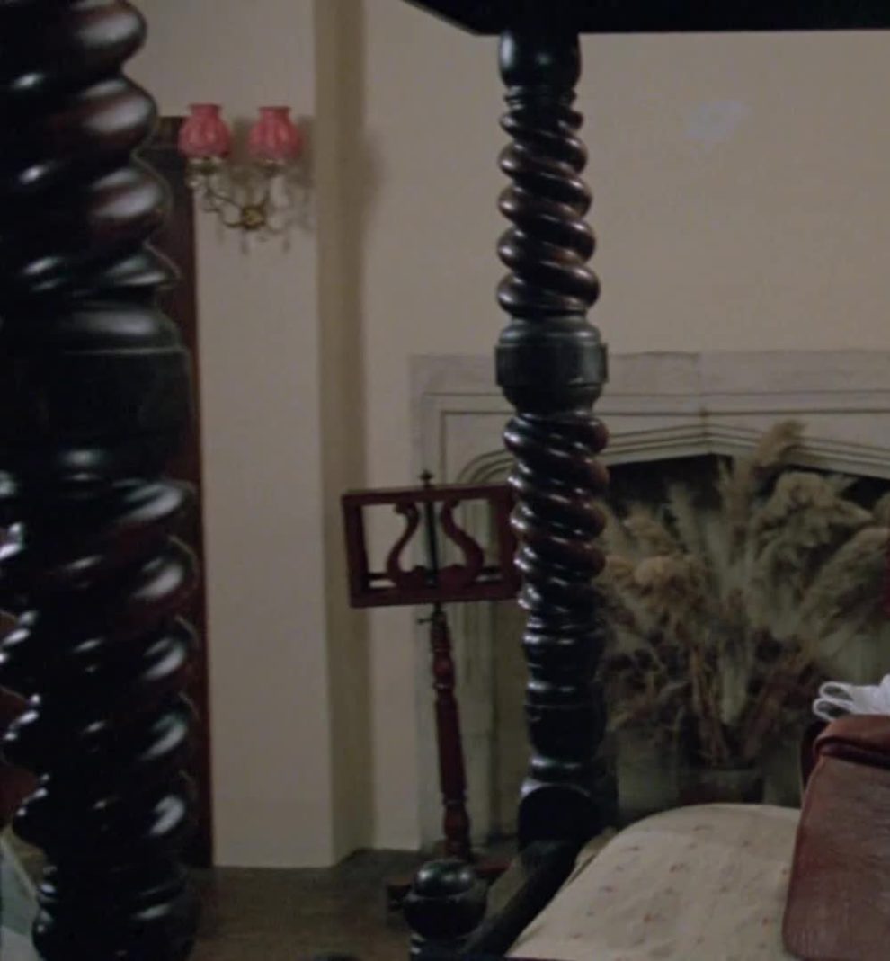 Alex Kingston nude in Croupier (1998)