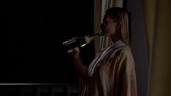 Jaime Pressly playing with champagne in "Poison Ivy: the new seduction" (1997)