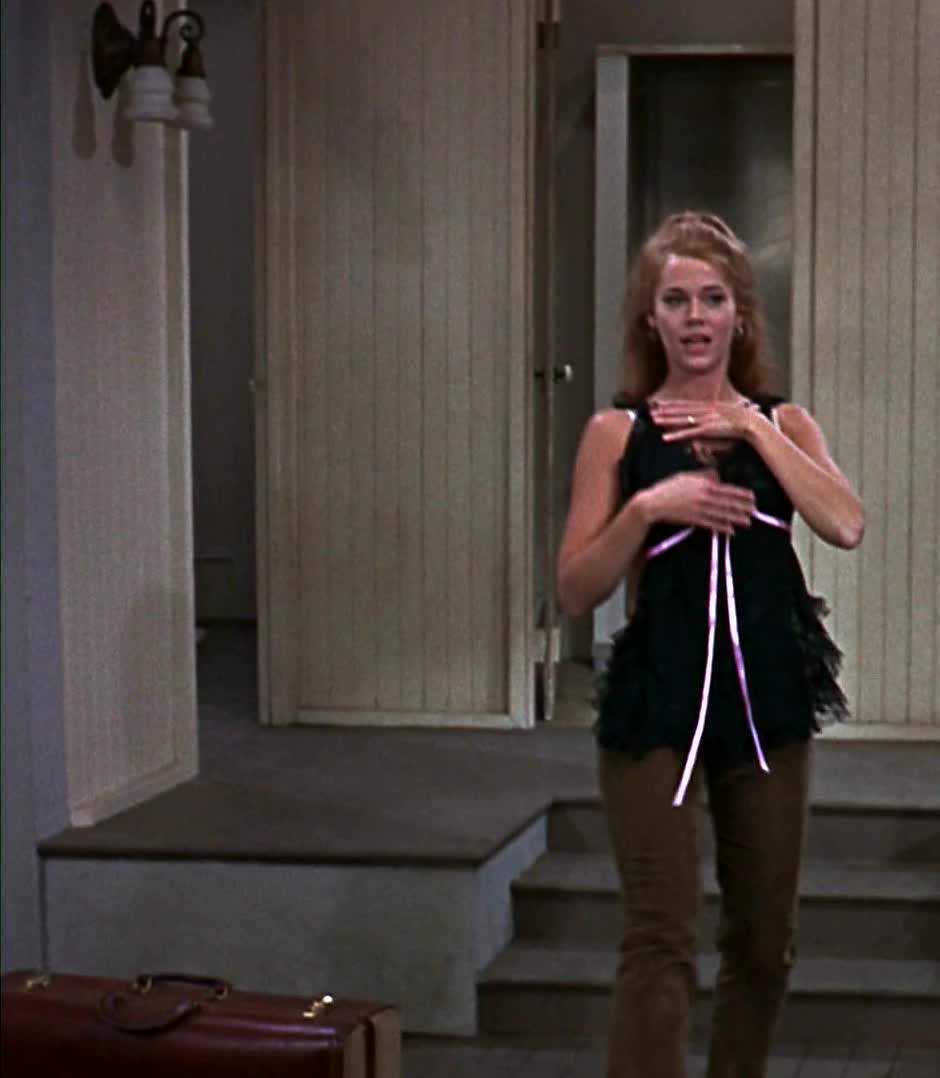 Jane Fonda shaking her plot in Barefoot in the Park (1967)