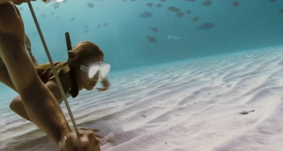 Jessica Alba underwater plot from Into The Blue (2006)