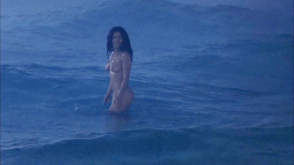 Salma Hayek going surfing