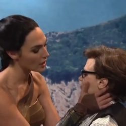 Gal Gadot kissing Kate McKinnon on SNL