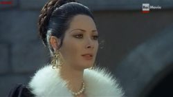 Edwige Fenech's eloquent plot in "Quando le Donne si Chiamavano Madonne"